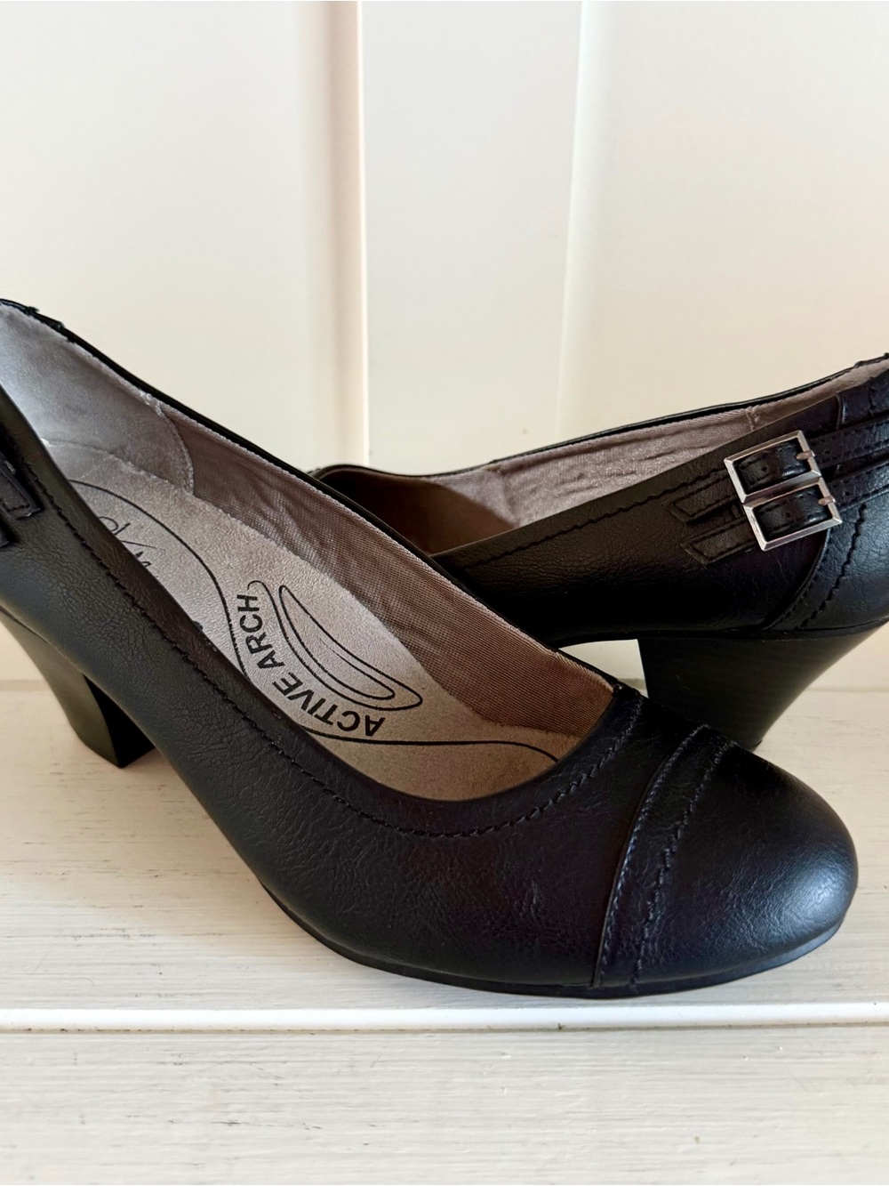 LifeStride 9.5 Give Black Faux Leather Comfort Casual Pumps Heels Buckle Detail